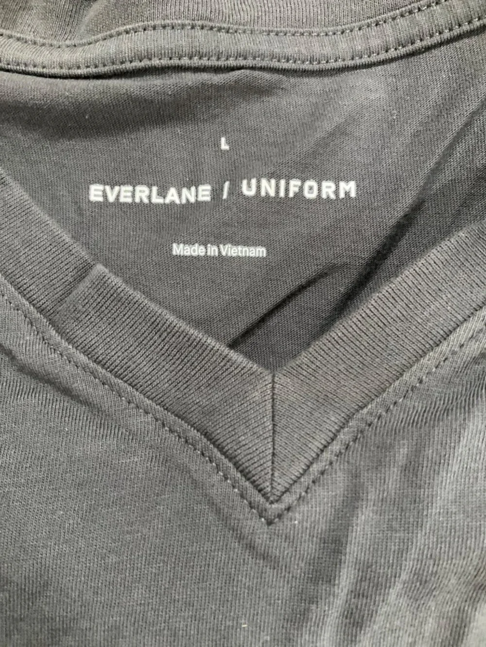 Everlane Essential Organic V-Neck Tee 2.0 in Vintage Black Large Mens - Picture 6 of 8